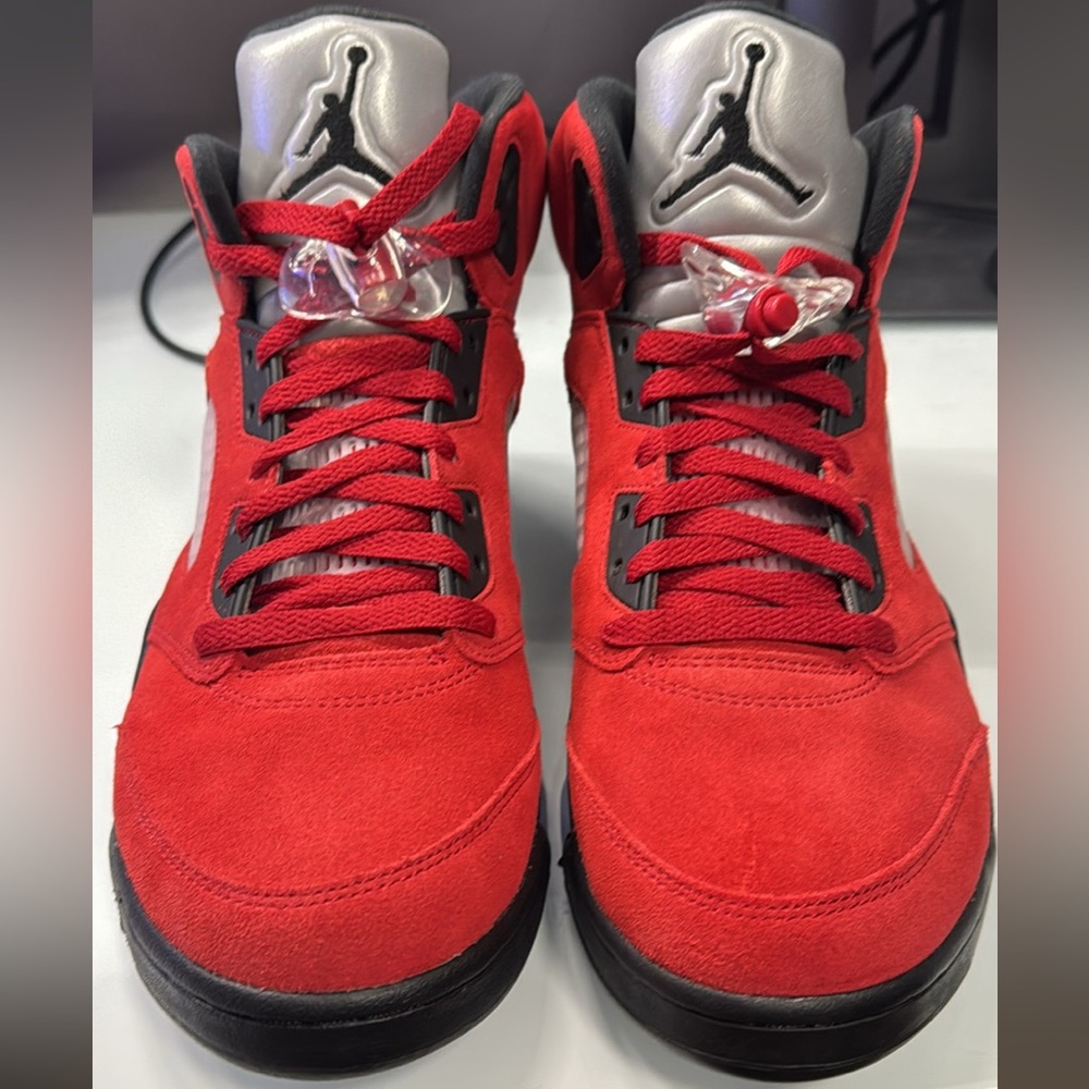 Jordan V “raging bull”